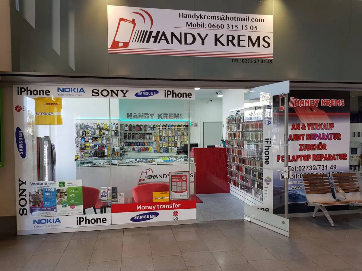 Geschäft von Handy Krems am Bahnhof Krems mit Teilen und Zubehör