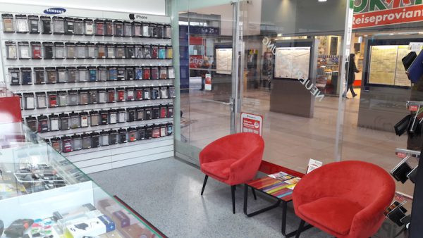 Eingang von Handy Krems am Bahnhof Krems